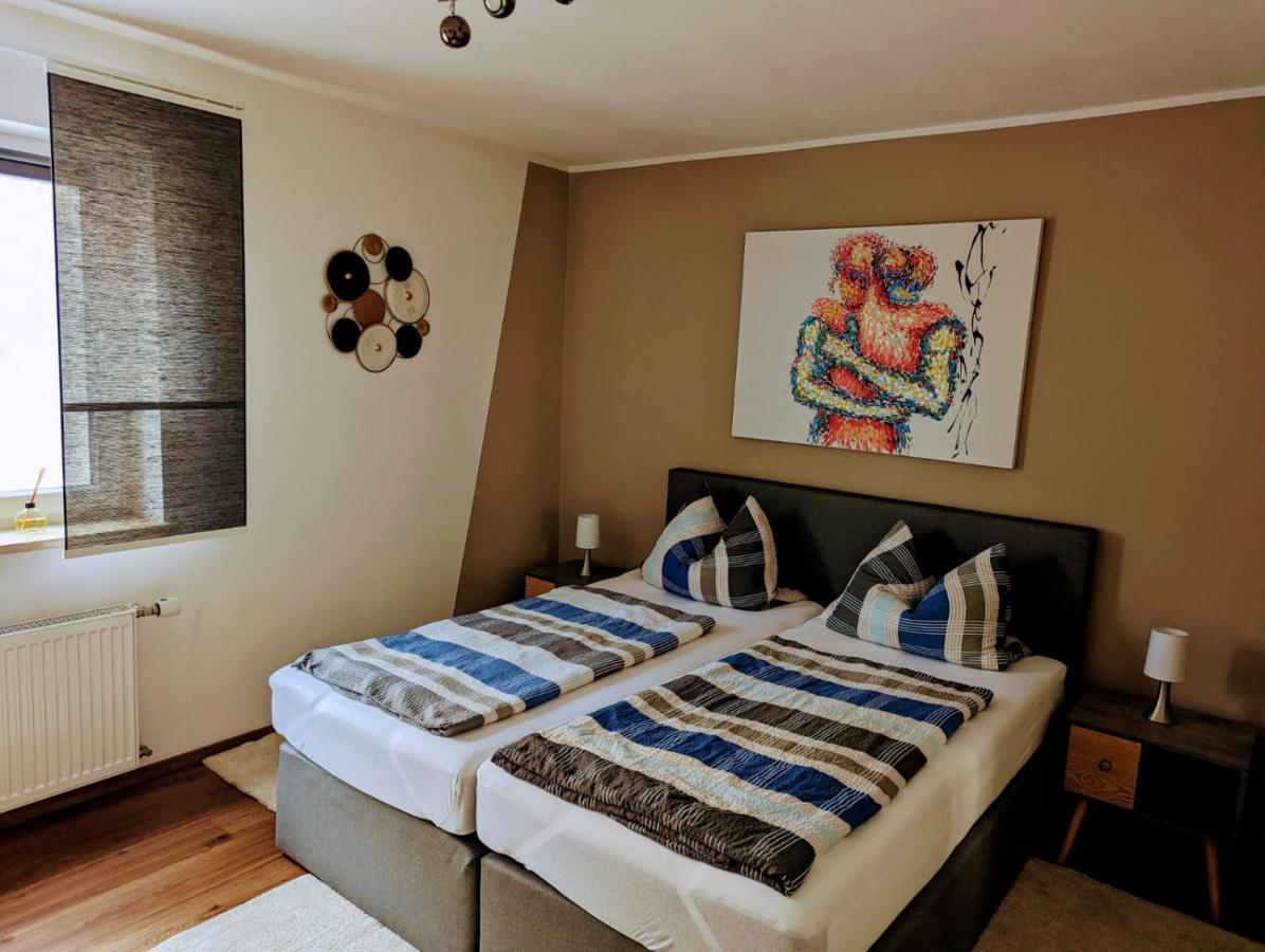 Ferienwohnung Jobst - Ruhig Mit Blick Ins Gruene Nittenau Exterior photo